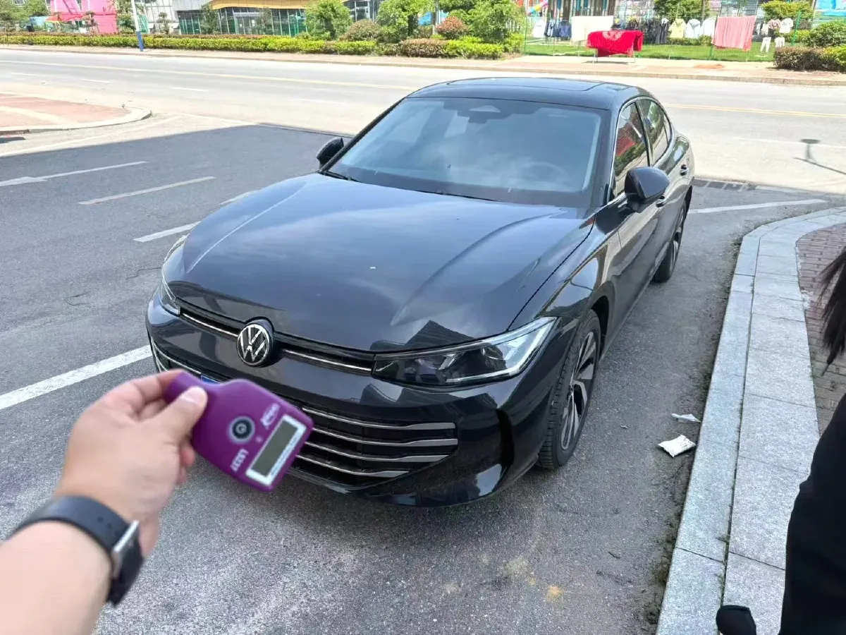 2025 Volkswagen Passat 2.0T 220HP L4 7DCT,autocango,china used car exporter,china ev exporter,chinese used car exporter,chinese used ev exporter