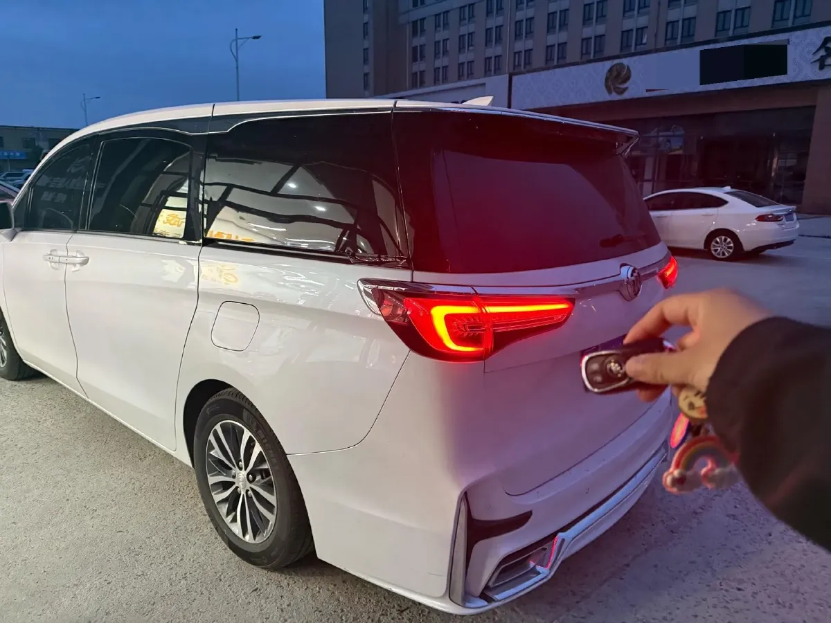 2021 Buick GL8 2.0T 237HP L4 9AT,autocango,china used car exporter,china ev exporter,chinese used car exporter,chinese used ev exporter