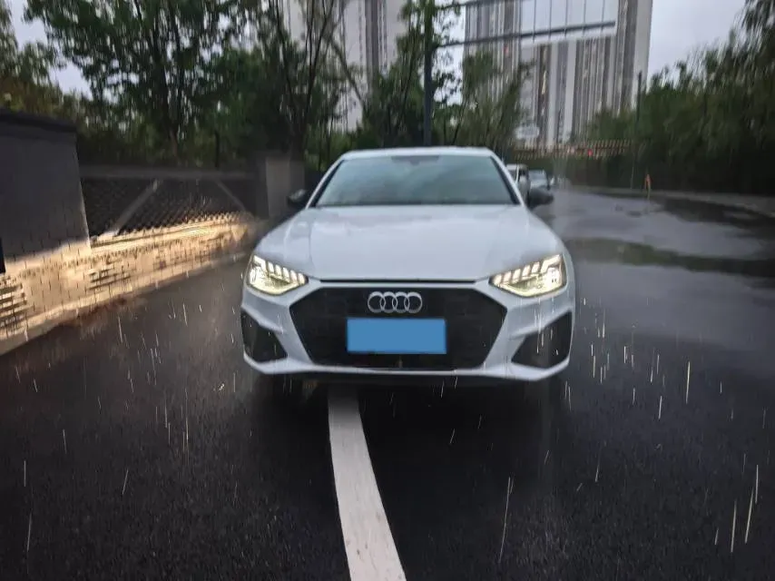 2024 Audi A4L 2.0T 190HP L4 7DCT,autocango,china used car exporter,china ev exporter,chinese used car exporter,chinese used ev exporter