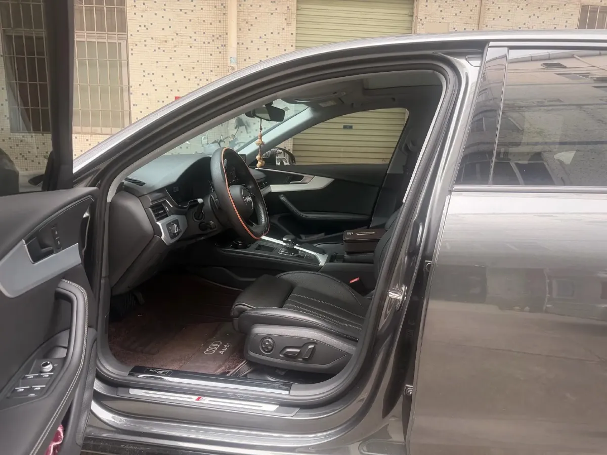 2023 Audi A4L 2.0T 190HP L4 7DCT,autocango,china used car exporter,china ev exporter,chinese used car exporter,chinese used ev exporter