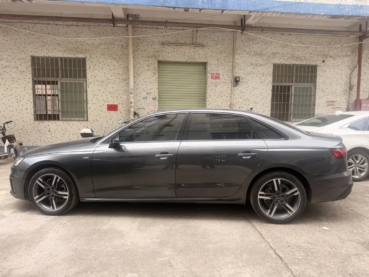 2023 Audi A4L 2.0T 190HP L4 7DCT,autocango,china used car exporter,china ev exporter,chinese used car exporter,chinese used ev exporter
