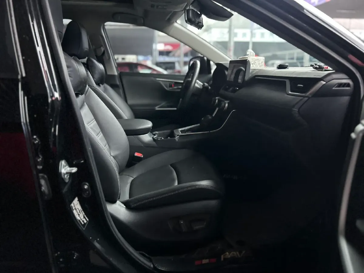 2023 Toyota RAV4 2.0L 171HP L4 CVT,autocango,china used car exporter,china ev exporter,chinese used car exporter,chinese used ev exporter