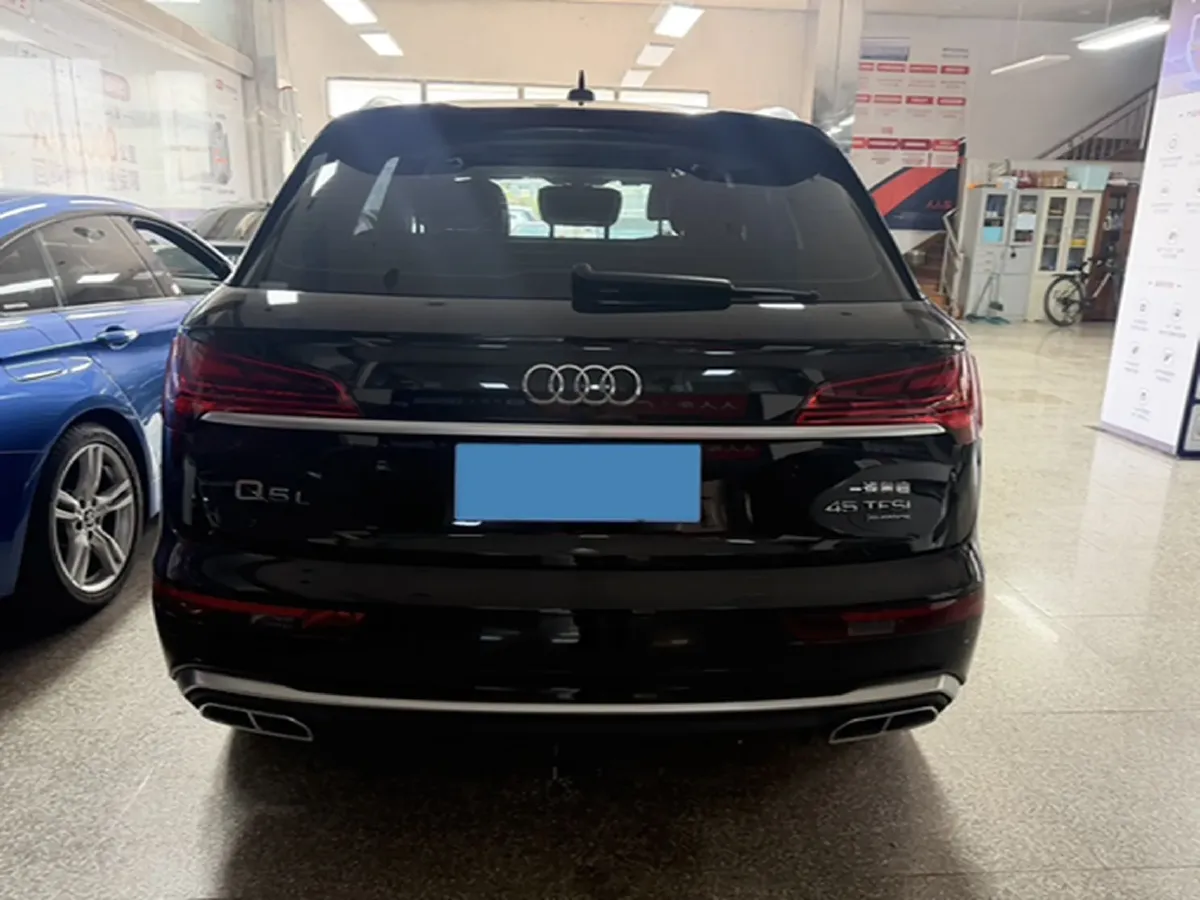 2022 Audi Q5L 2.0T 252HP L4 7DCT,autocango,china used car exporter,china ev exporter,chinese used car exporter,chinese used ev exporter