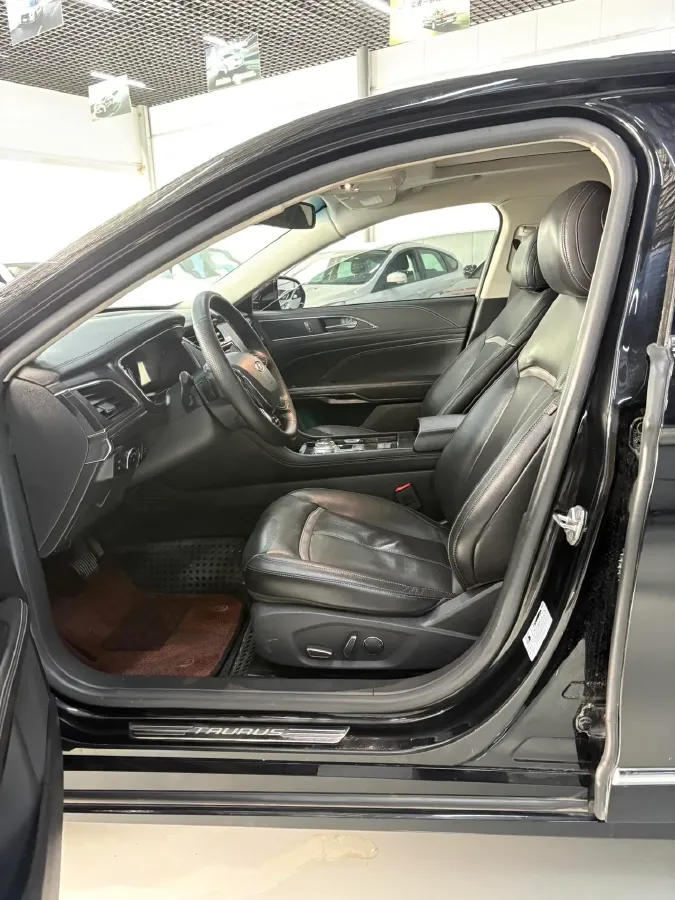 2017 Ford Taurus 2.0T 245HP L4 6AT,autocango,china used car exporter,china ev exporter,chinese used car exporter,chinese used ev exporter