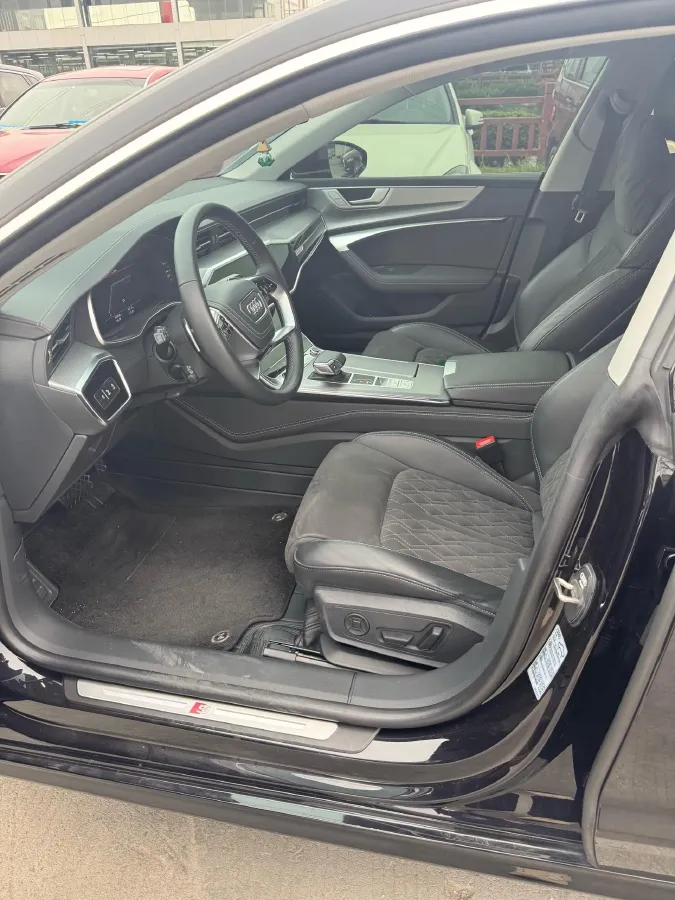 2024 Audi A7L 2.0T 245HP L4 7DCT,autocango,china used car exporter,china ev exporter,chinese used car exporter,chinese used ev exporter