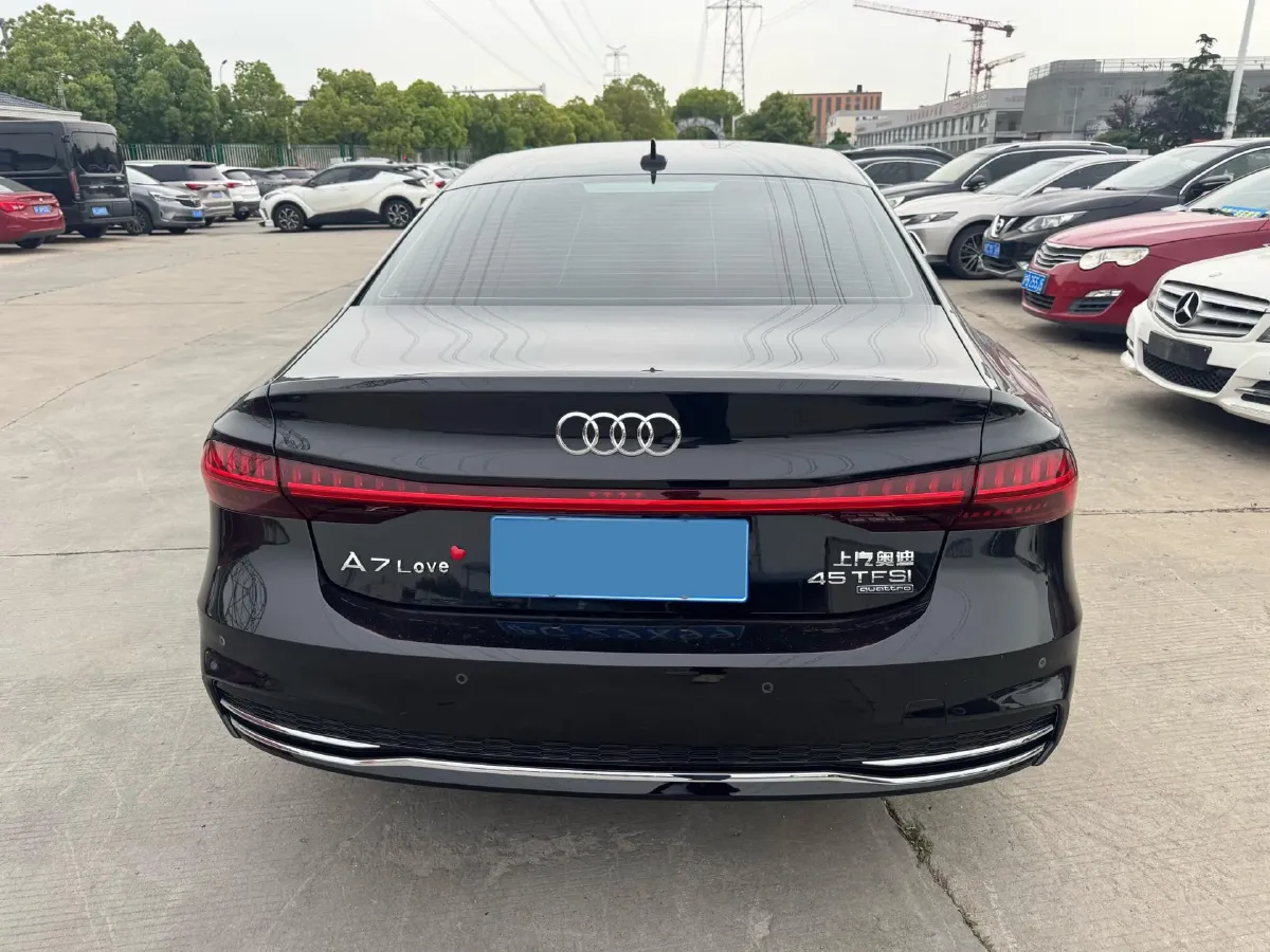 2024 Audi A7L 2.0T 245HP L4 7DCT,autocango,china used car exporter,china ev exporter,chinese used car exporter,chinese used ev exporter