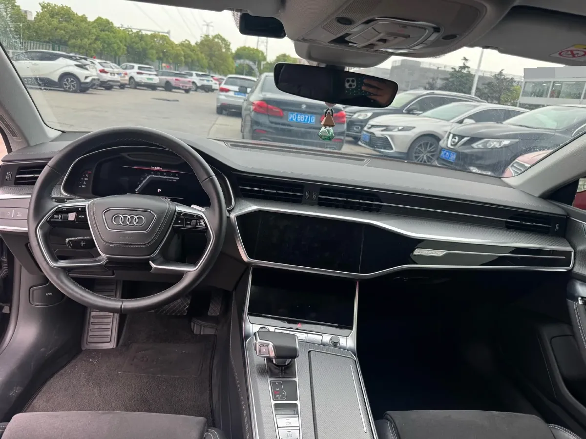 2024 Audi A7L 2.0T 245HP L4 7DCT,autocango,china used car exporter,china ev exporter,chinese used car exporter,chinese used ev exporter