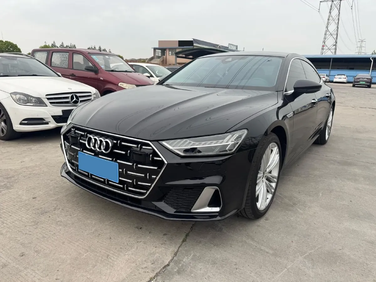 2024 Audi A7L 2.0T 245HP L4 7DCT,autocango,china used car exporter,china ev exporter,chinese used car exporter,chinese used ev exporter