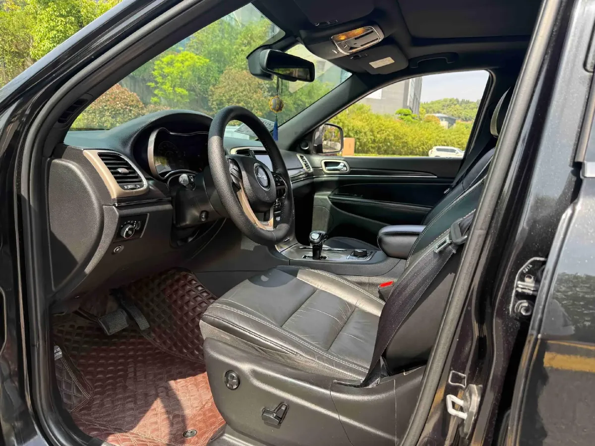 2014 Jeep Grand Cherokee 3.0L 234HP V6 8AT,autocango,china used car exporter,china ev exporter,chinese used car exporter,chinese used ev exporter