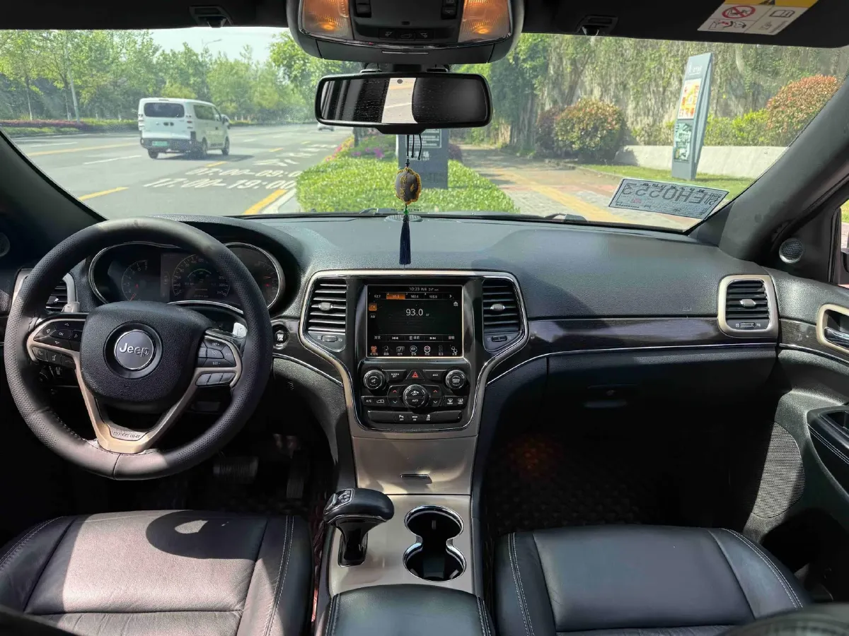 2014 Jeep Grand Cherokee 3.0L 234HP V6 8AT,autocango,china used car exporter,china ev exporter,chinese used car exporter,chinese used ev exporter