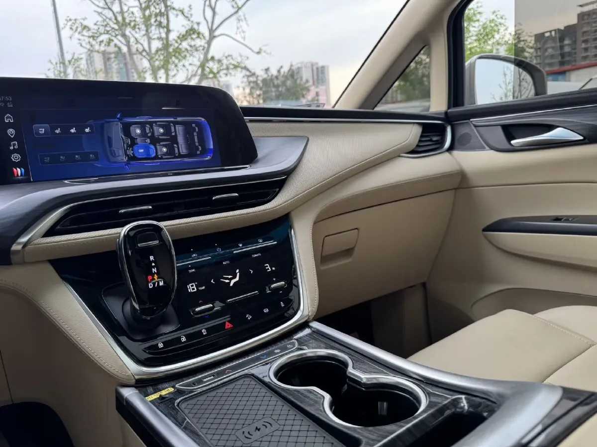 2023 Buick GL8 2.0T 237HP L4 9AT,autocango,china used car exporter,china ev exporter,chinese used car exporter,chinese used ev exporter