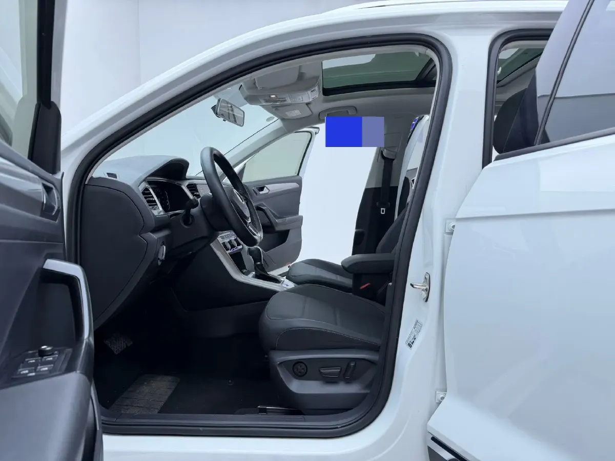 2021 Volkswagen T-Roc 1.4T 150HP L4 7DCT,autocango,china used car exporter,china ev exporter,chinese used car exporter,chinese used ev exporter