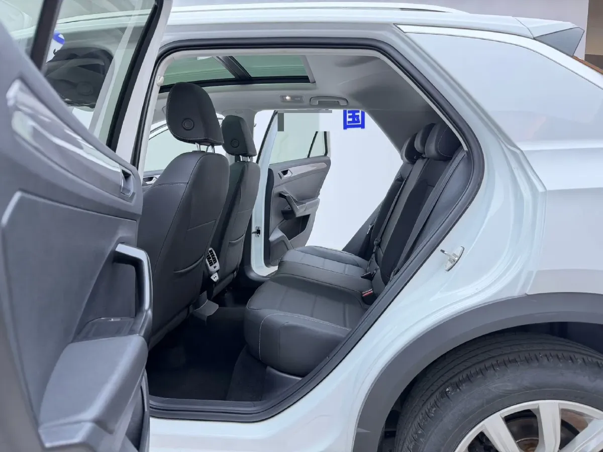 2021 Volkswagen T-Roc 1.4T 150HP L4 7DCT,autocango,china used car exporter,china ev exporter,chinese used car exporter,chinese used ev exporter