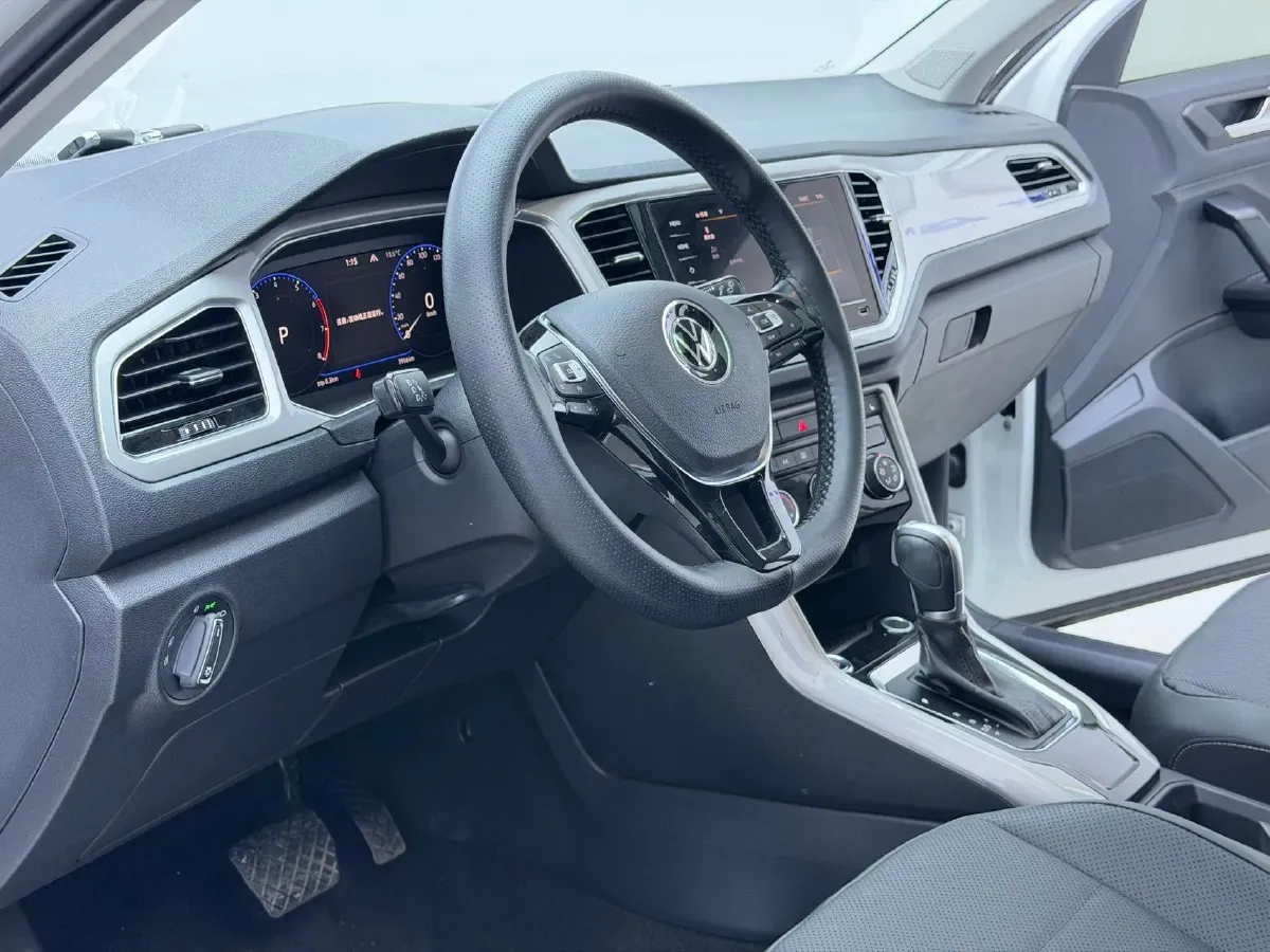 2021 Volkswagen T-Roc 1.4T 150HP L4 7DCT,autocango,china used car exporter,china ev exporter,chinese used car exporter,chinese used ev exporter