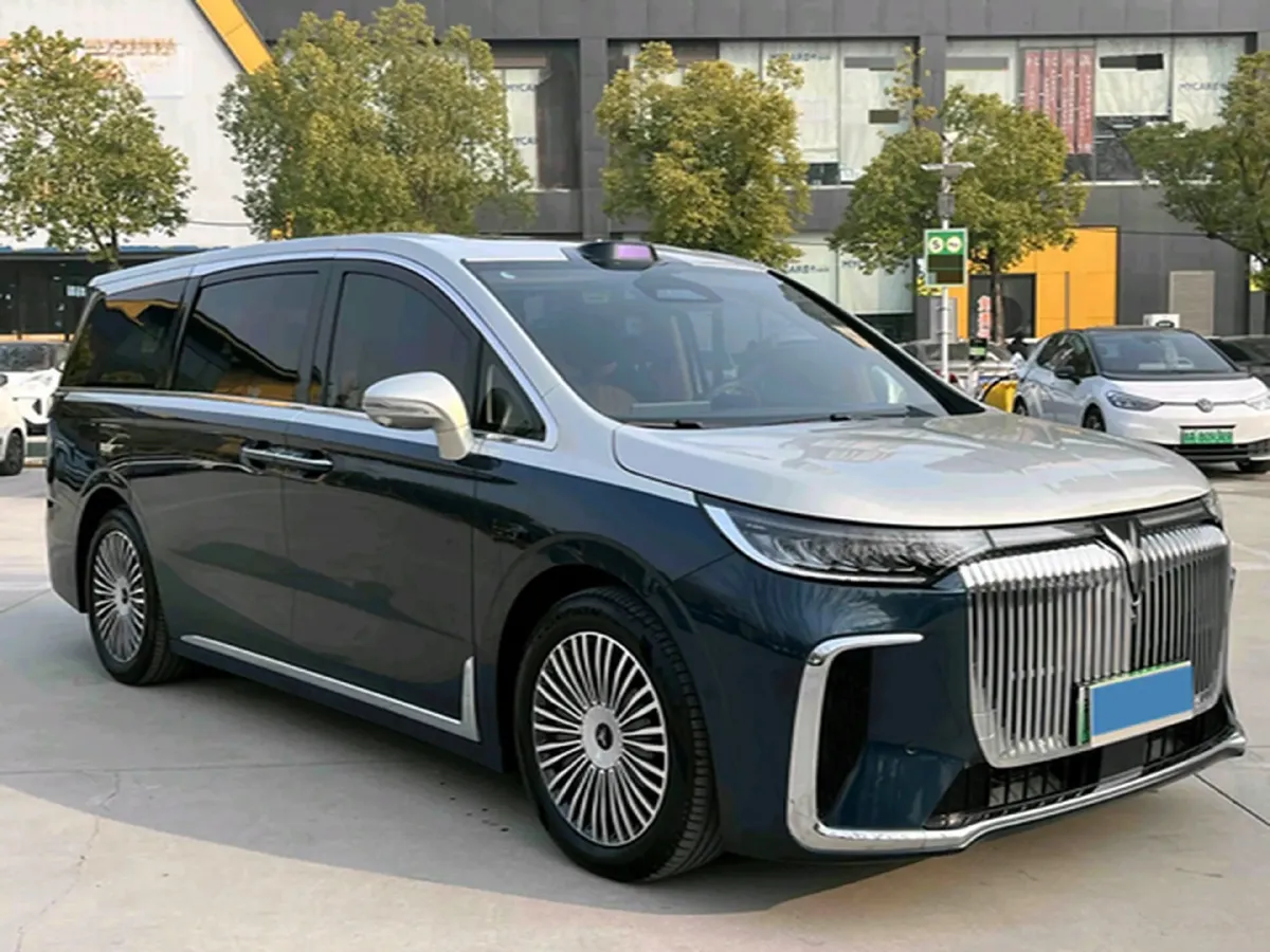 2025 Voyah Dream 1.5T 150HP L4 PHEV 41.7KWH,autocango,china used car exporter,china ev exporter,chinese used car exporter,chinese used ev exporter