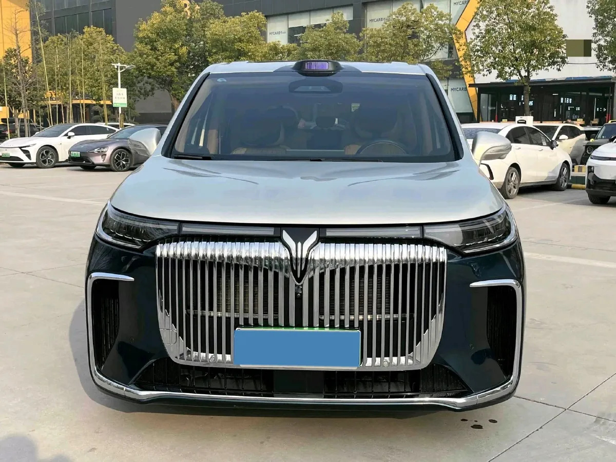 2025 Voyah Dream 1.5T 150HP L4 PHEV 41.7KWH,autocango,china used car exporter,china ev exporter,chinese used car exporter,chinese used ev exporter