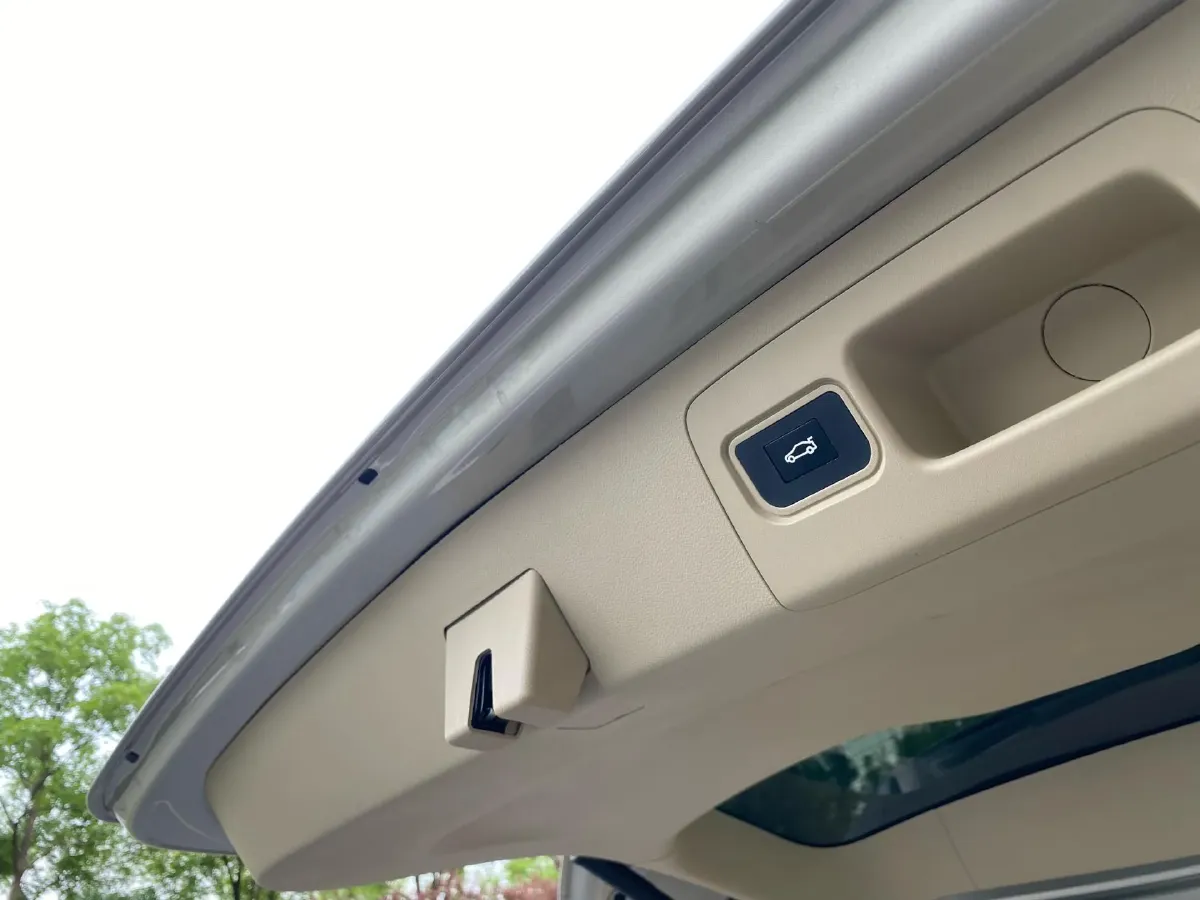 2023 Buick GL8 2.0T 237HP L4 9AT,autocango,china used car exporter,china ev exporter,chinese used car exporter,chinese used ev exporter