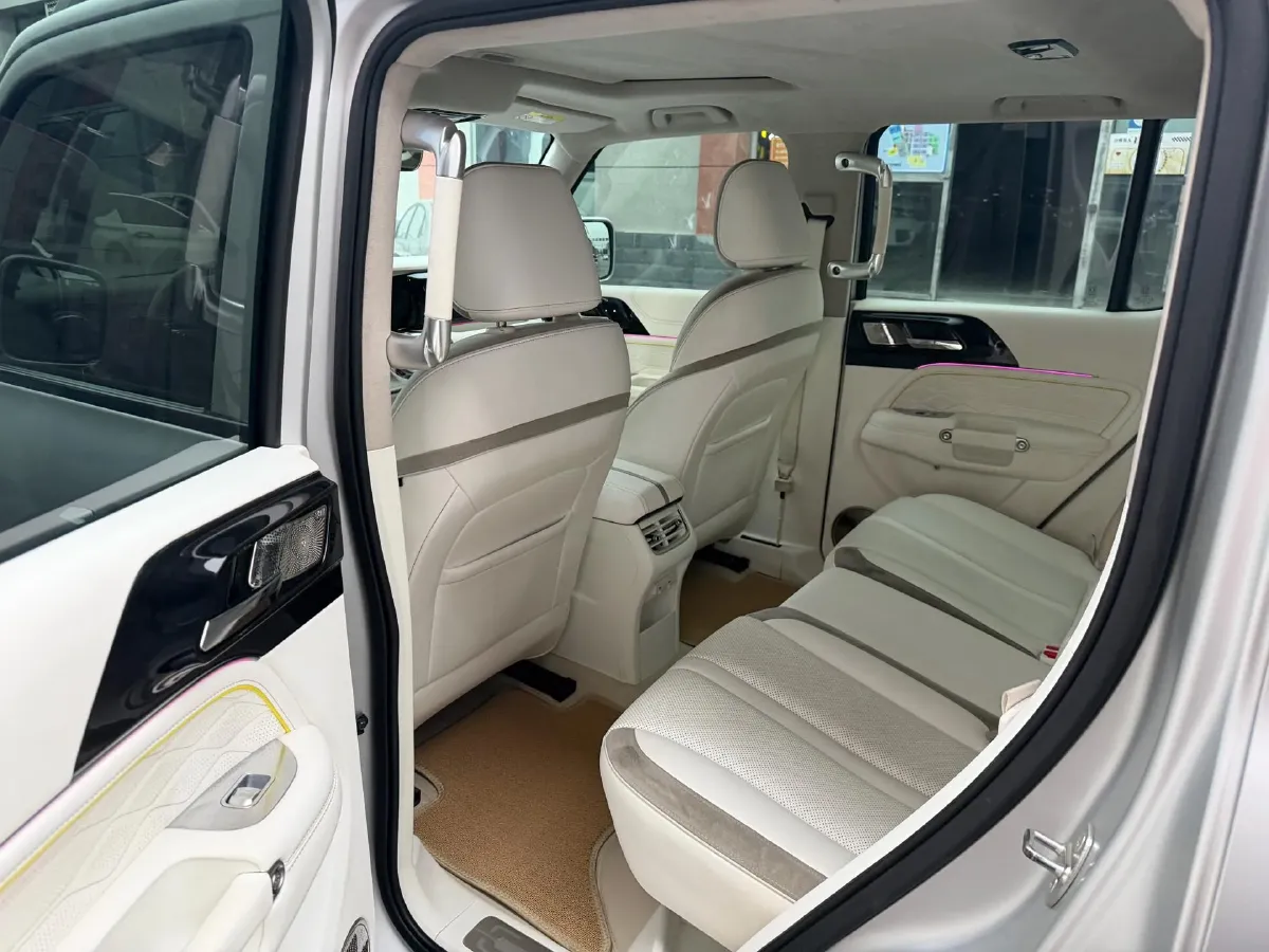 2021 Cyberspace 300 2.0T 227HP L4 8AT,autocango,china used car exporter,china ev exporter,chinese used car exporter,chinese used ev exporter