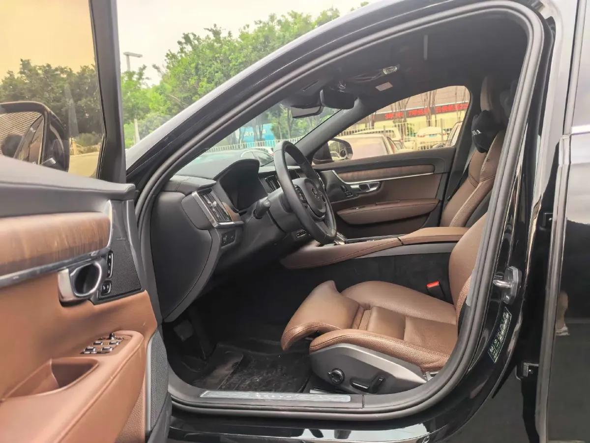 2021 Volvo S90 2.0T 250HP L4 8AT,autocango,china used car exporter,china ev exporter,chinese used car exporter,chinese used ev exporter