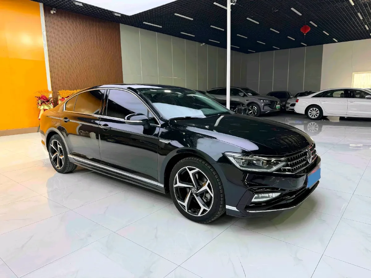 2023 Volkswagen Magotan 2.0T 186HP L4 7DCT,autocango,china used car exporter,china ev exporter,chinese used car exporter,chinese used ev exporter