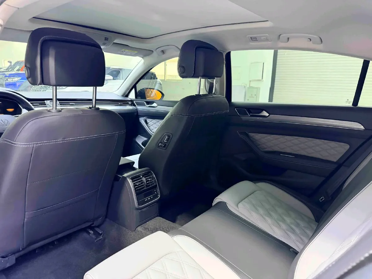 2023 Volkswagen Magotan 2.0T 186HP L4 7DCT,autocango,china used car exporter,china ev exporter,chinese used car exporter,chinese used ev exporter