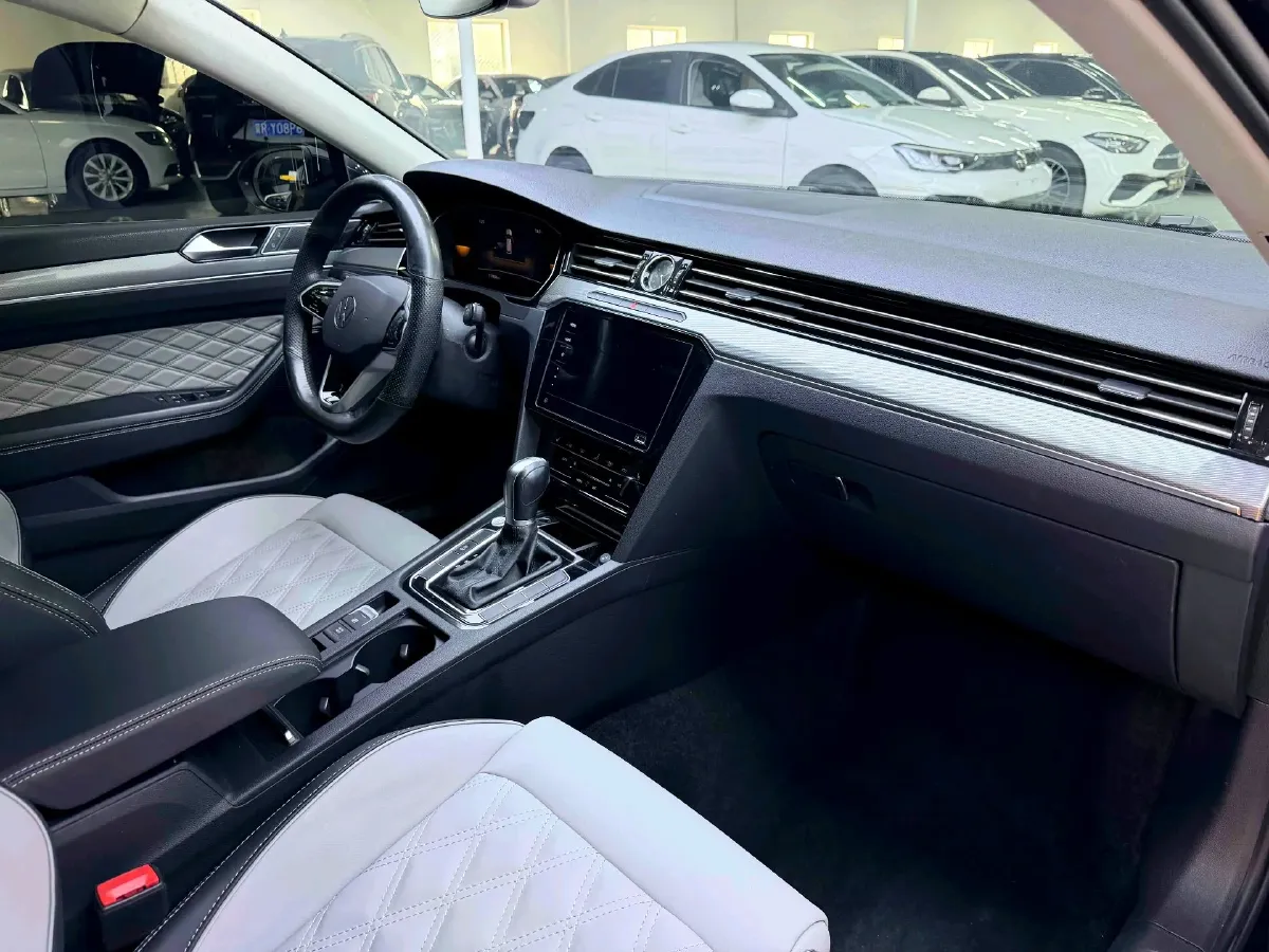 2023 Volkswagen Magotan 2.0T 186HP L4 7DCT,autocango,china used car exporter,china ev exporter,chinese used car exporter,chinese used ev exporter