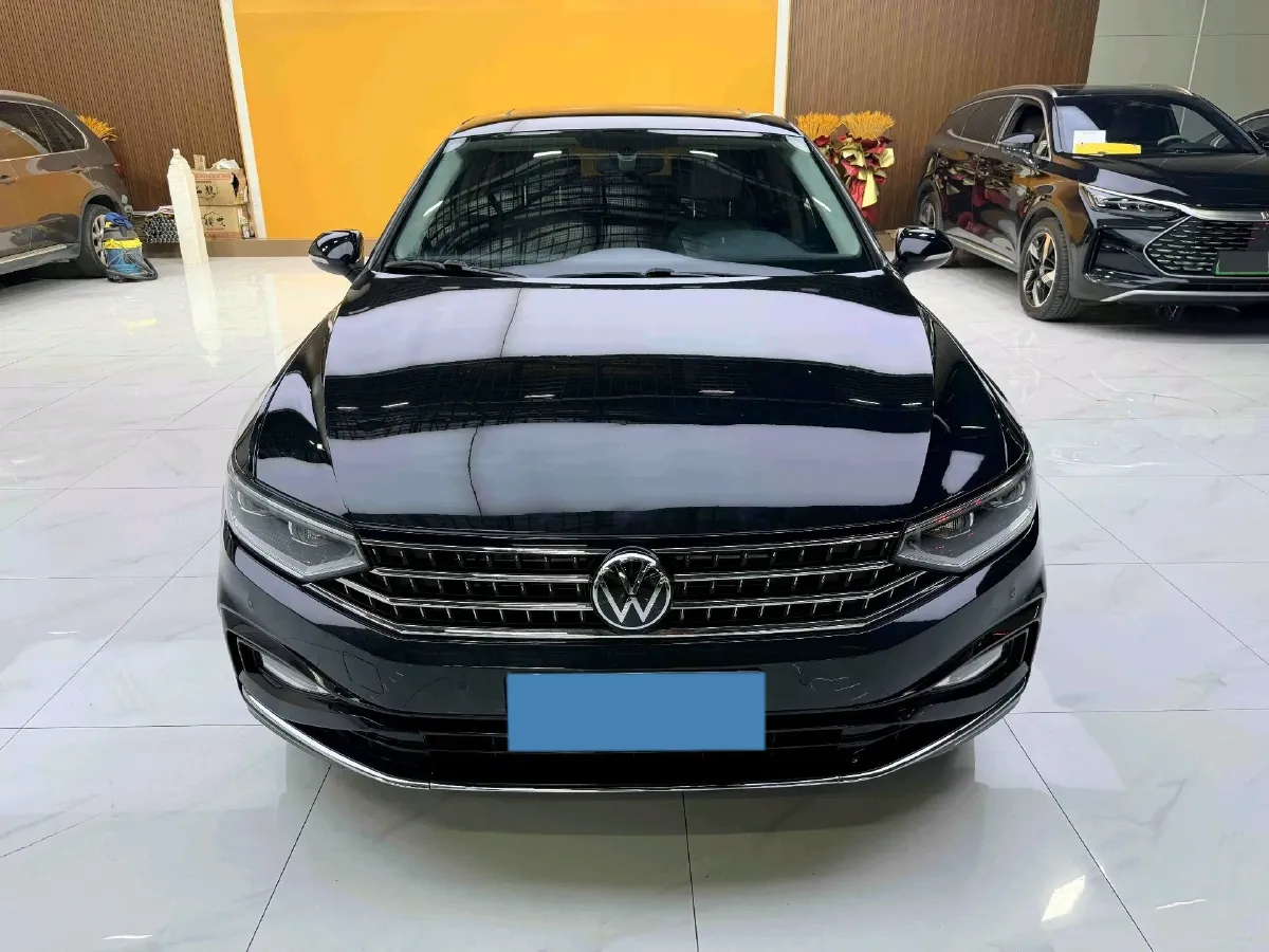 2023 Volkswagen Magotan 2.0T 186HP L4 7DCT,autocango,china used car exporter,china ev exporter,chinese used car exporter,chinese used ev exporter