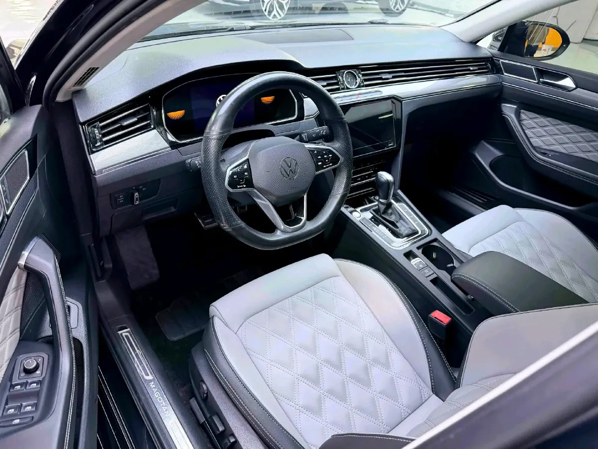 2023 Volkswagen Magotan 2.0T 186HP L4 7DCT,autocango,china used car exporter,china ev exporter,chinese used car exporter,chinese used ev exporter