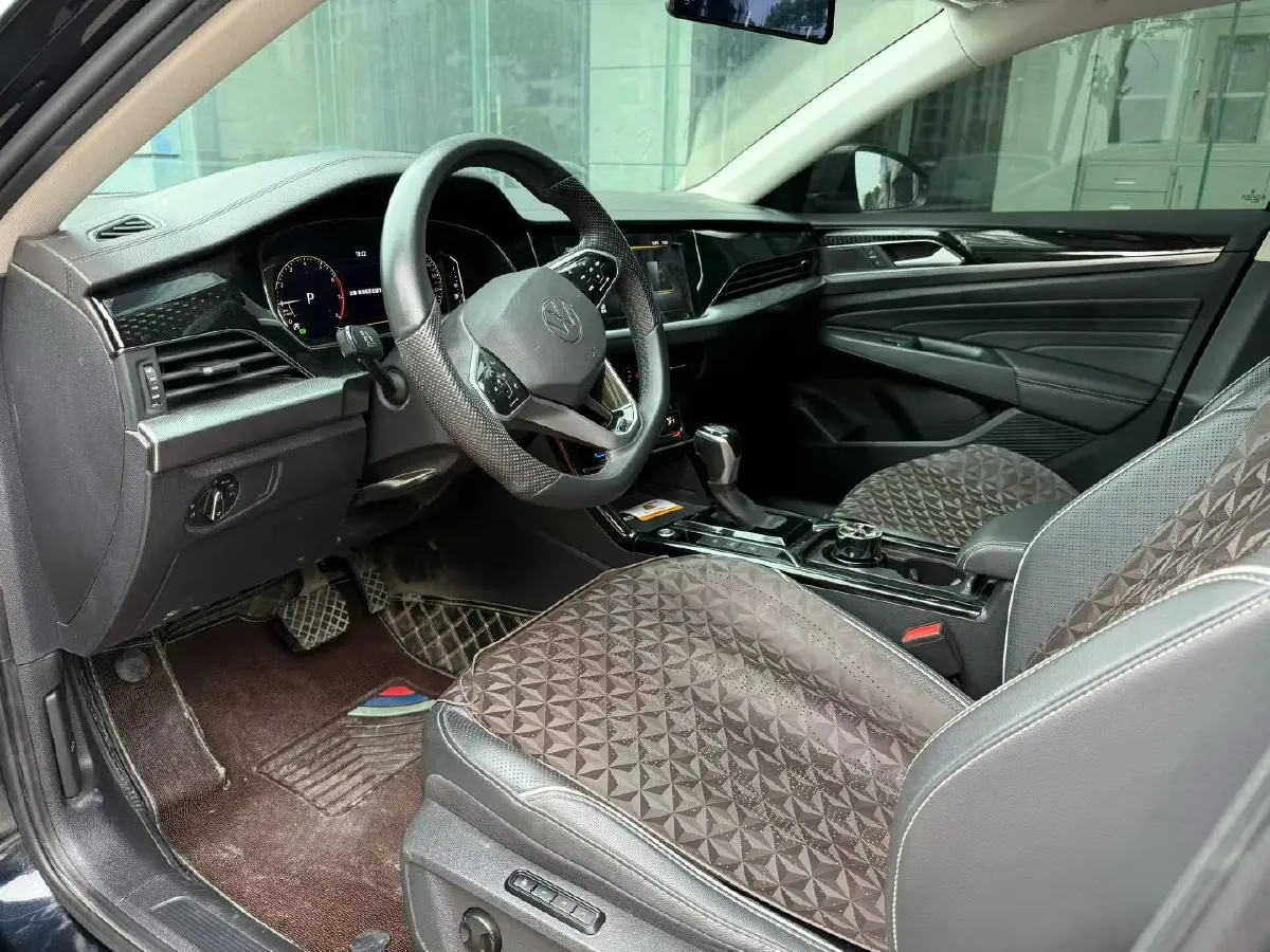 2024 Volkswagen Passat 2.0T 186HP L4 7DCT,autocango,china used car exporter,china ev exporter,chinese used car exporter,chinese used ev exporter