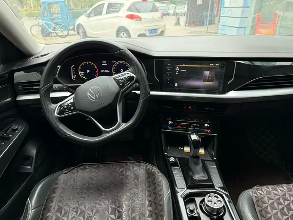 2024 Volkswagen Passat 2.0T 186HP L4 7DCT,autocango,china used car exporter,china ev exporter,chinese used car exporter,chinese used ev exporter