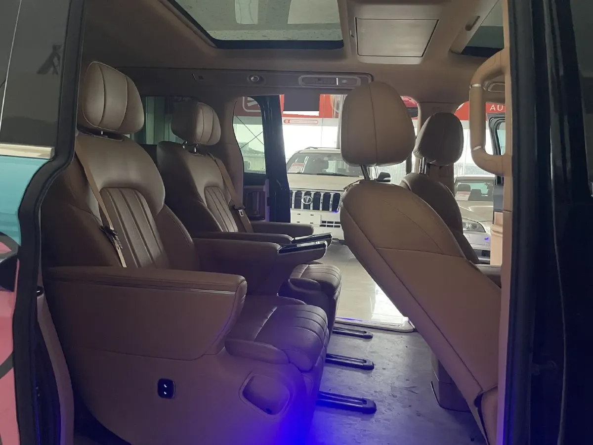 2025 Voyah Dream 1.5T 150HP L4 PHEV 41.7KWH,autocango,china used car exporter,china ev exporter,chinese used car exporter,chinese used ev exporter