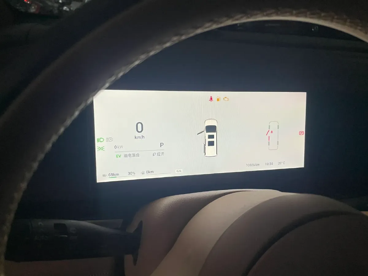 2025 Voyah Dream 1.5T 150HP L4 PHEV 41.7KWH,autocango,china used car exporter,china ev exporter,chinese used car exporter,chinese used ev exporter