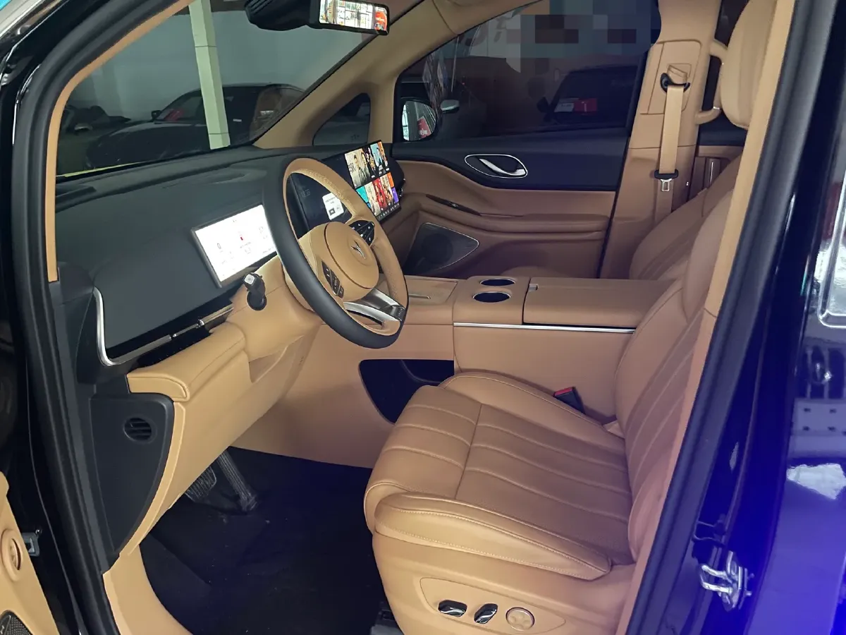 2025 Voyah Dream 1.5T 150HP L4 PHEV 41.7KWH,autocango,china used car exporter,china ev exporter,chinese used car exporter,chinese used ev exporter