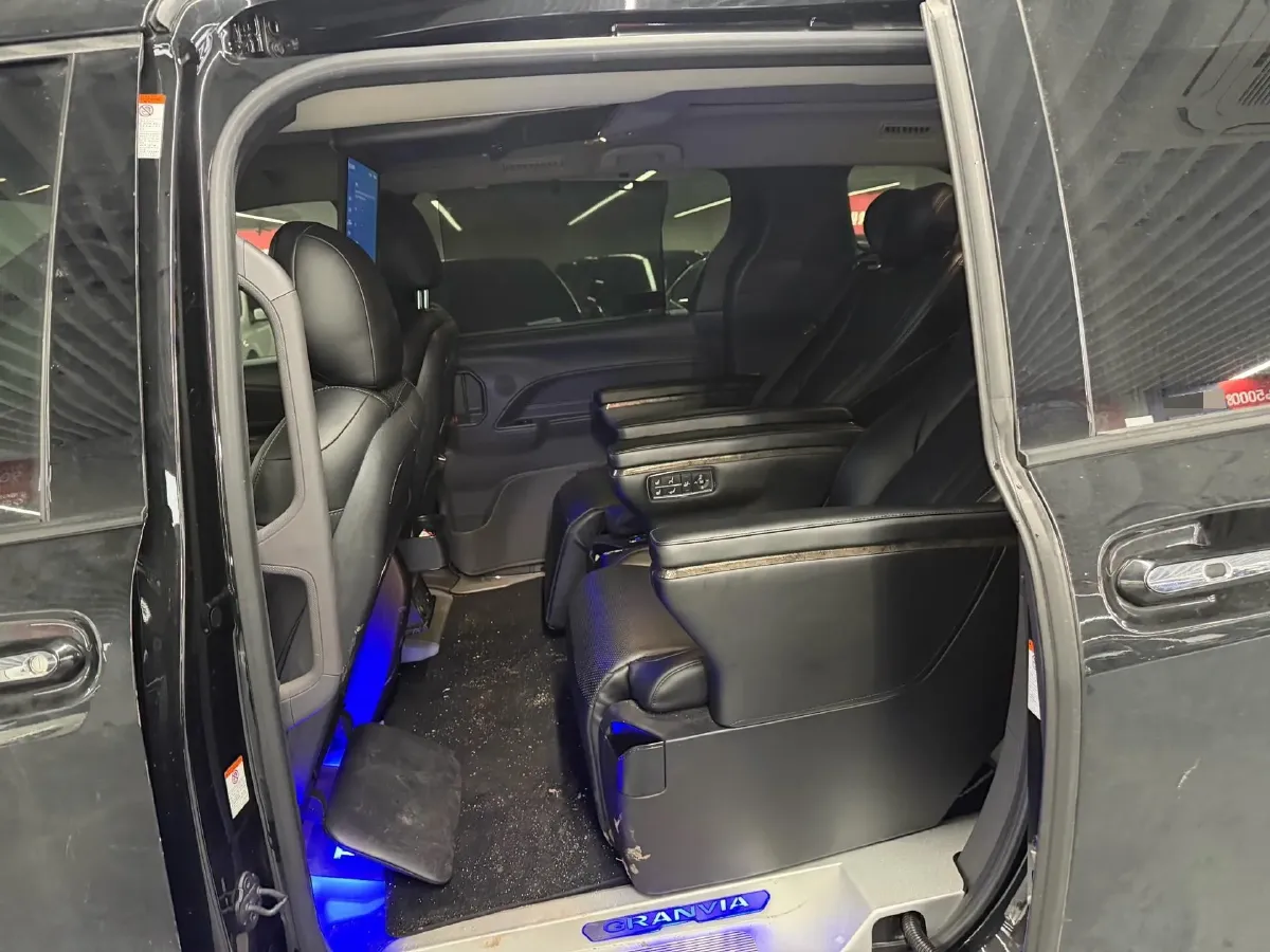 2023 Toyota Granvia 2.5L 189HP L4 E-CVT Hybrid,autocango,china used car exporter,china ev exporter,chinese used car exporter,chinese used ev exporter