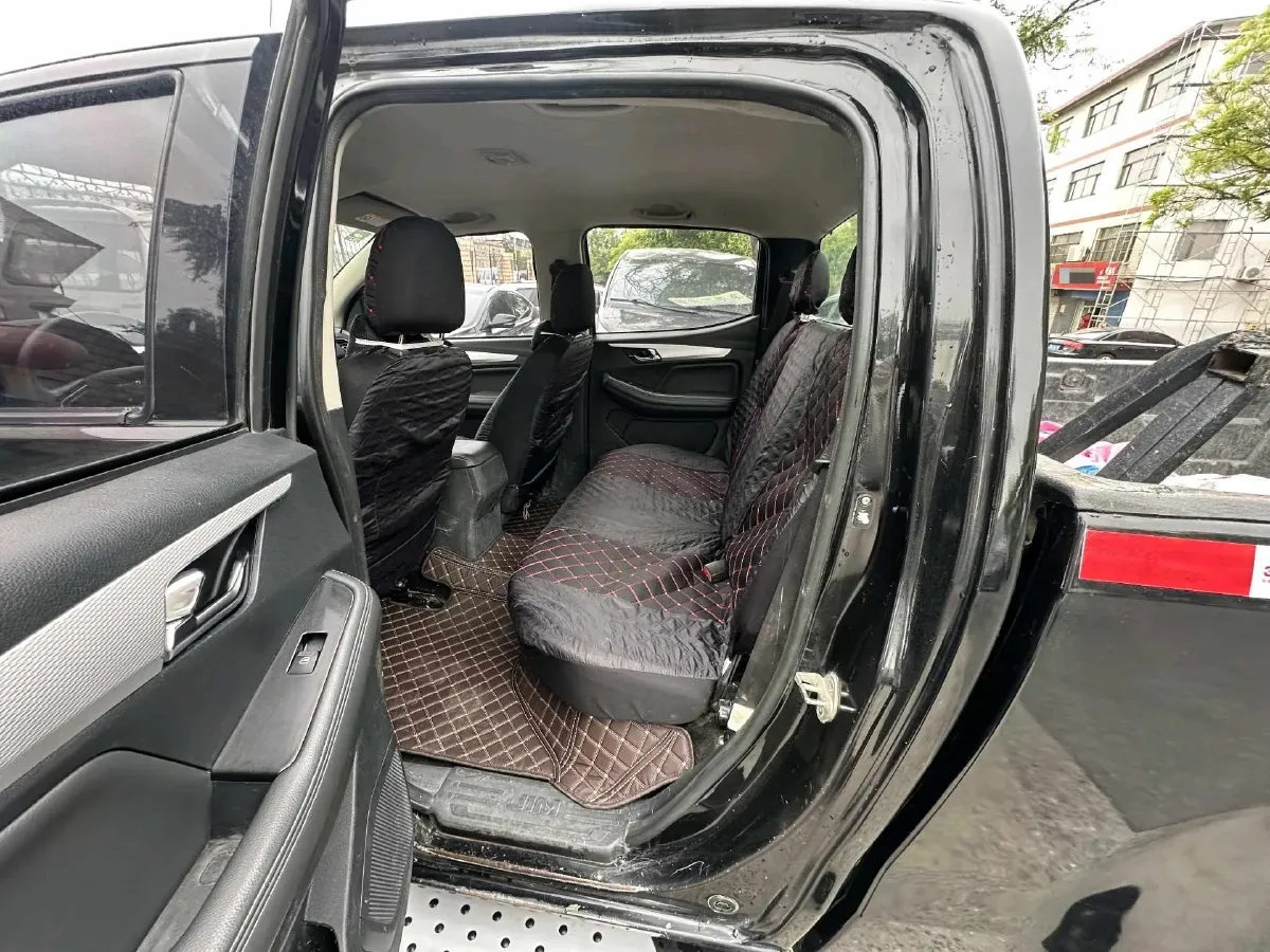 2019 Isuzu RE-MAX Jim 2.0T 204HP L4 5MT,autocango,china used car exporter,china ev exporter,chinese used car exporter,chinese used ev exporter