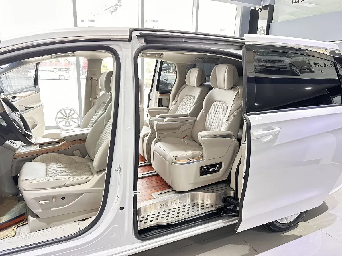 2018 Buick GL8 2.0T 260HP L4 6AT,autocango,china used car exporter,china ev exporter,chinese used car exporter,chinese used ev exporter