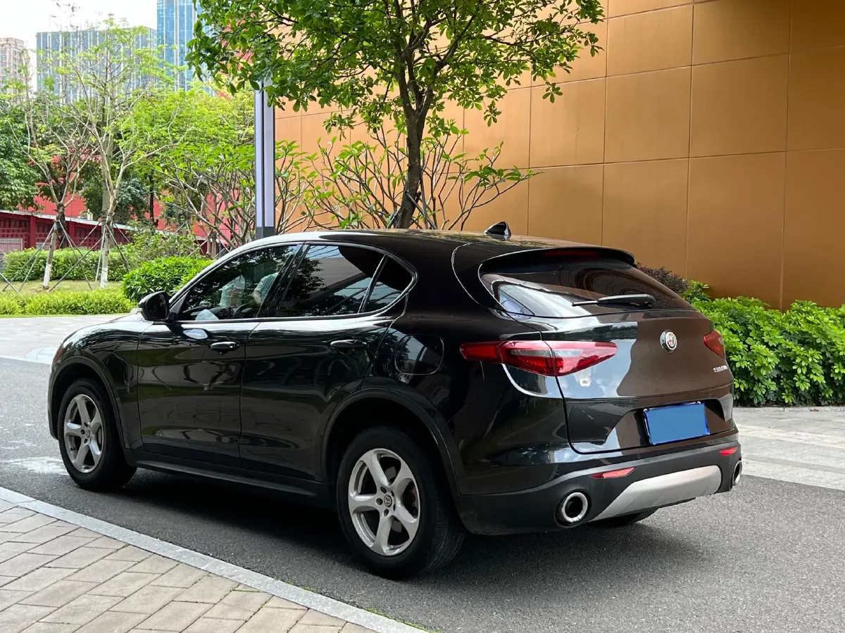 2017 Jaguar XE 2.0T 240HP L4 8AT,autocango,china used car exporter,china ev exporter,chinese used car exporter,chinese used ev exporter