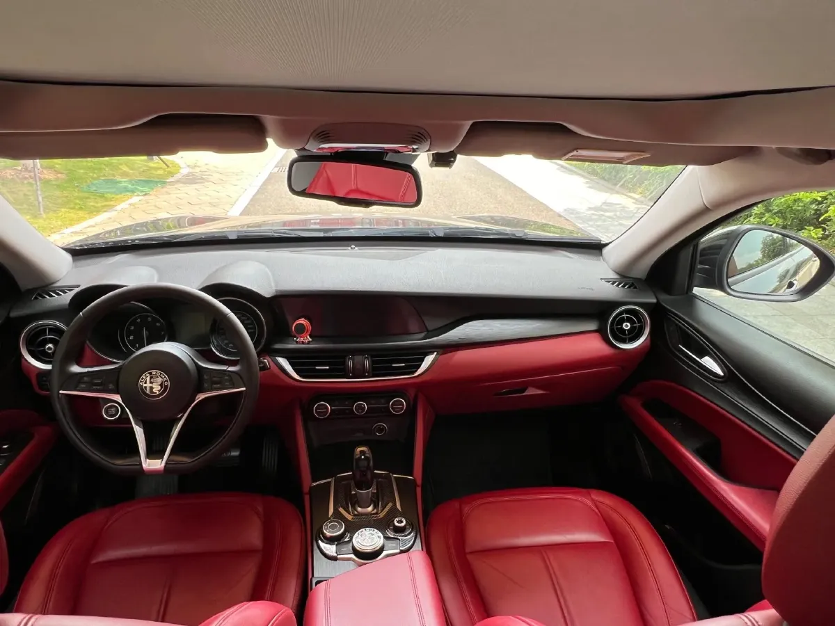 2017 Jaguar XE 2.0T 240HP L4 8AT,autocango,china used car exporter,china ev exporter,chinese used car exporter,chinese used ev exporter