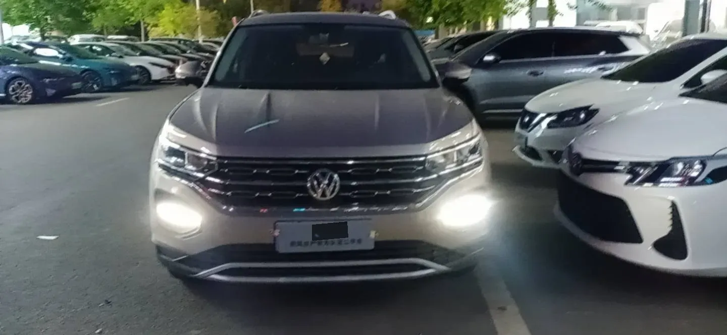 2019 Jeep Cherokee 2.0T 234HP L4 9AT,autocango,china used car exporter,china ev exporter,chinese used car exporter,chinese used ev exporter