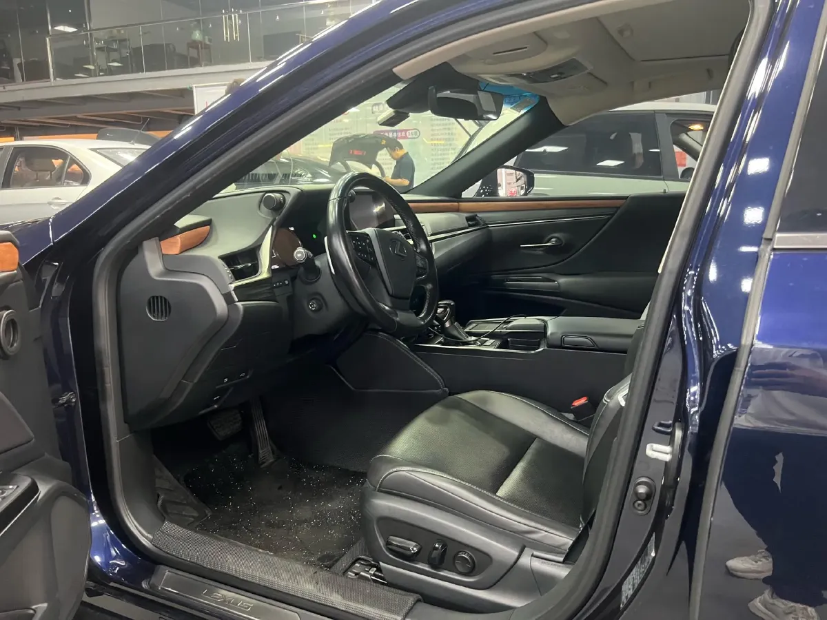 2020 Lexus ES 2.5L 178HP L4 E-CVT Hybrid,autocango,china used car exporter,china ev exporter,chinese used car exporter,chinese used ev exporter