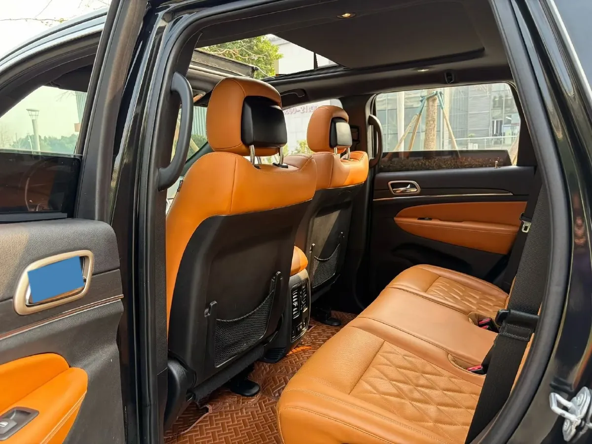 2016 Jeep Grand Cherokee 3.6L 286HP V6 8AT,autocango,china used car exporter,china ev exporter,chinese used car exporter,chinese used ev exporter