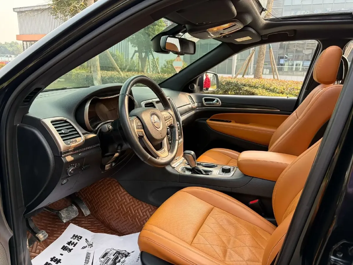 2016 Jeep Grand Cherokee 3.6L 286HP V6 8AT,autocango,china used car exporter,china ev exporter,chinese used car exporter,chinese used ev exporter