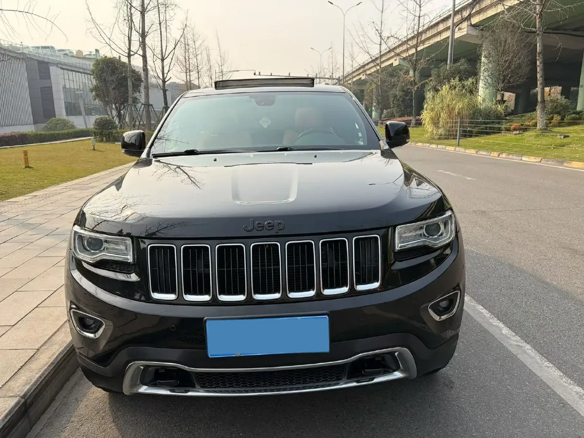 2016 Jeep Grand Cherokee 3.6L 286HP V6 8AT,autocango,china used car exporter,china ev exporter,chinese used car exporter,chinese used ev exporter