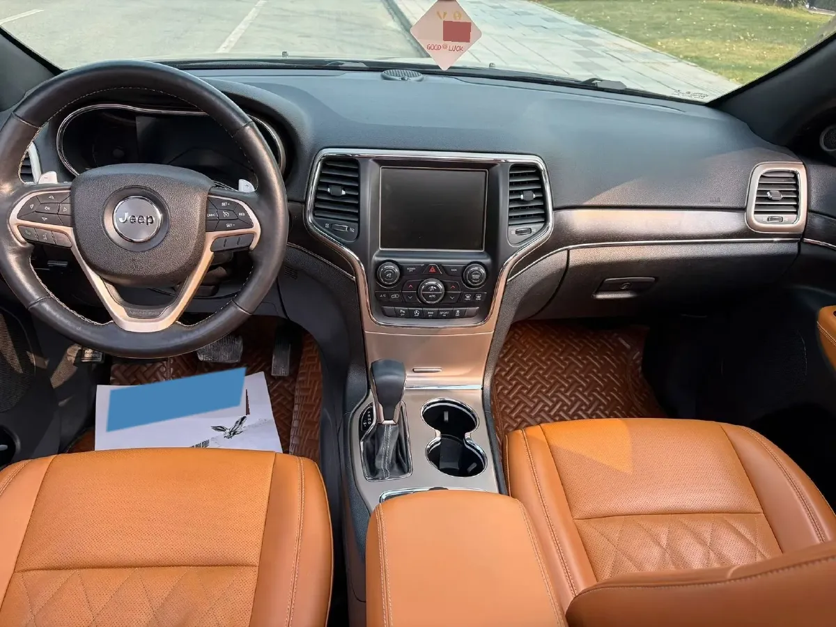 2016 Jeep Grand Cherokee 3.6L 286HP V6 8AT,autocango,china used car exporter,china ev exporter,chinese used car exporter,chinese used ev exporter