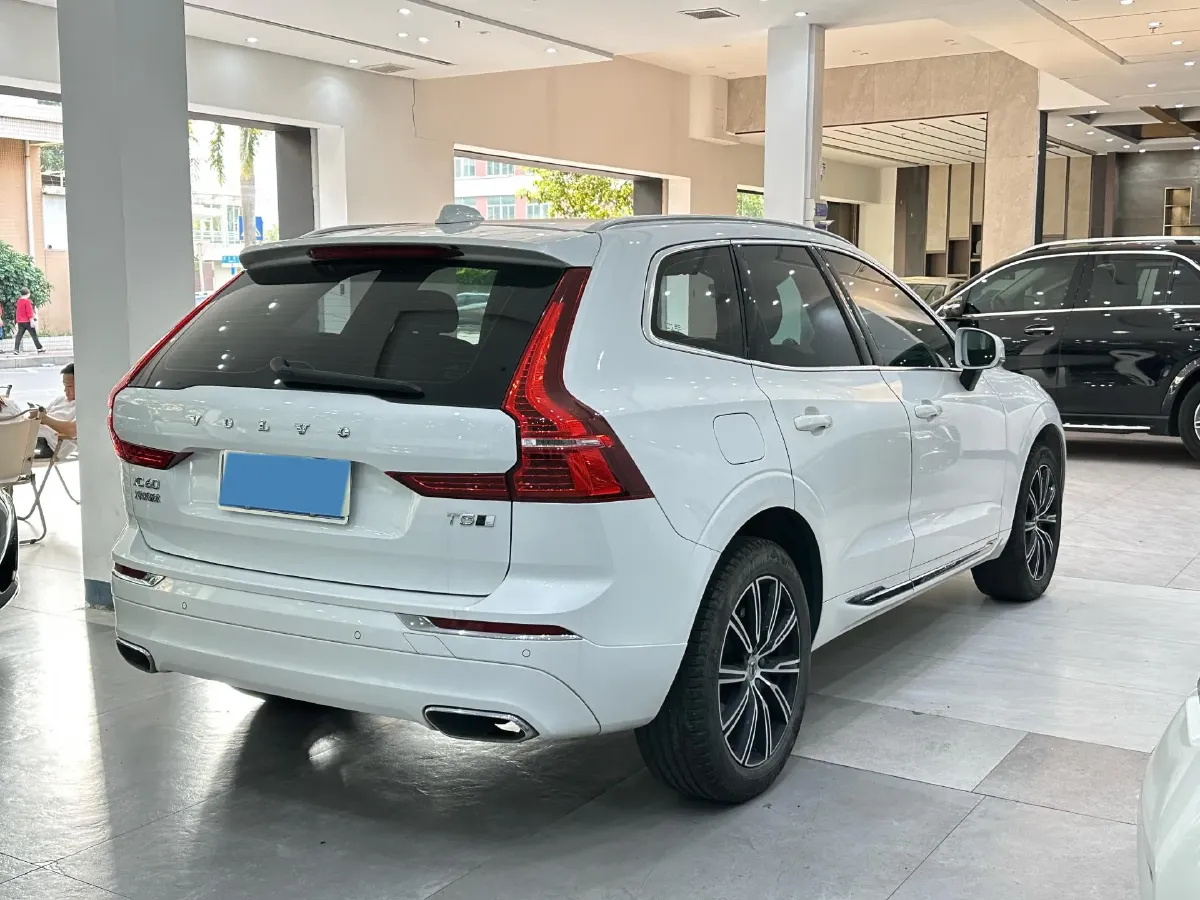2021 Volvo XC60 2.0T 250HP L4 8AT,autocango,china used car exporter,china ev exporter,chinese used car exporter,chinese used ev exporter
