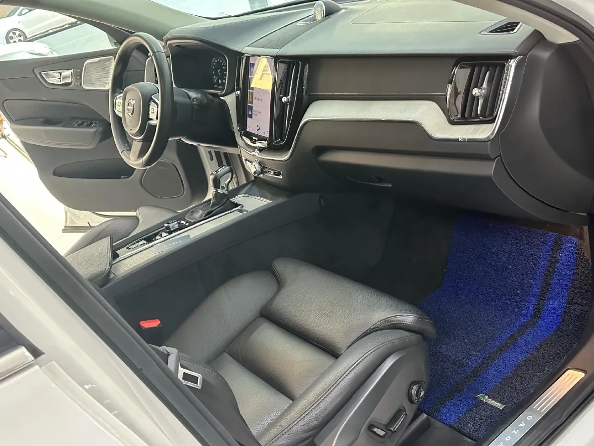 2021 Volvo XC60 2.0T 250HP L4 8AT,autocango,china used car exporter,china ev exporter,chinese used car exporter,chinese used ev exporter