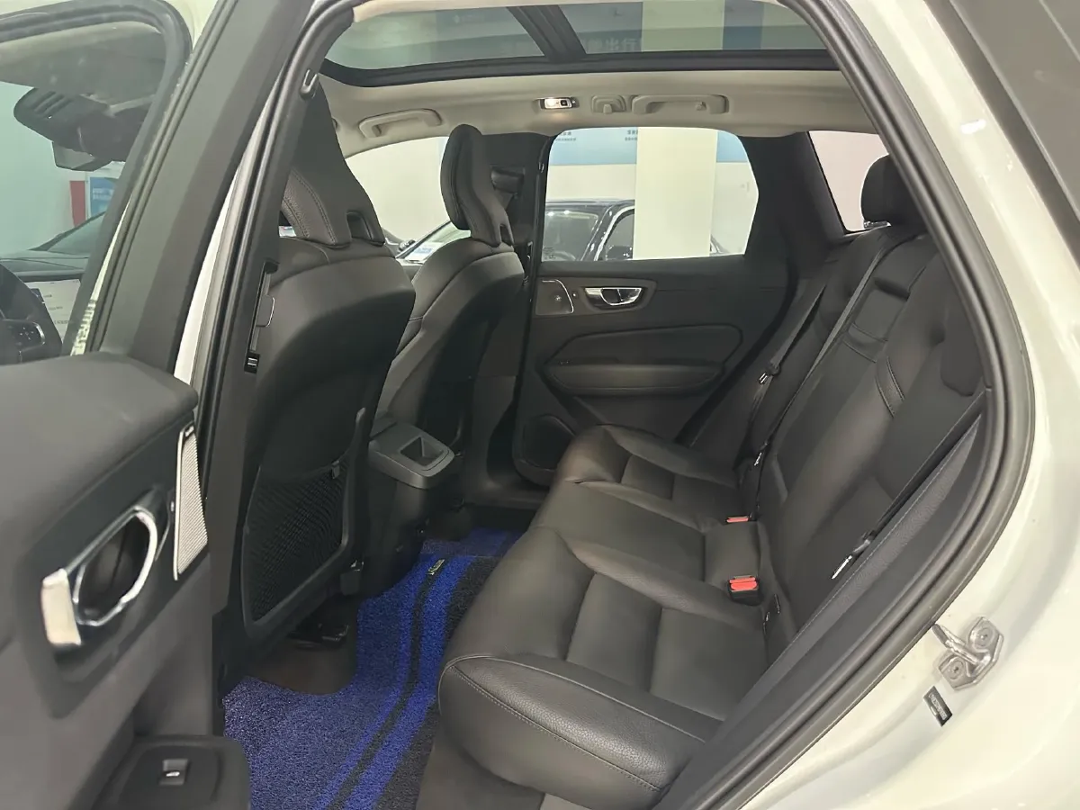 2021 Volvo XC60 2.0T 250HP L4 8AT,autocango,china used car exporter,china ev exporter,chinese used car exporter,chinese used ev exporter