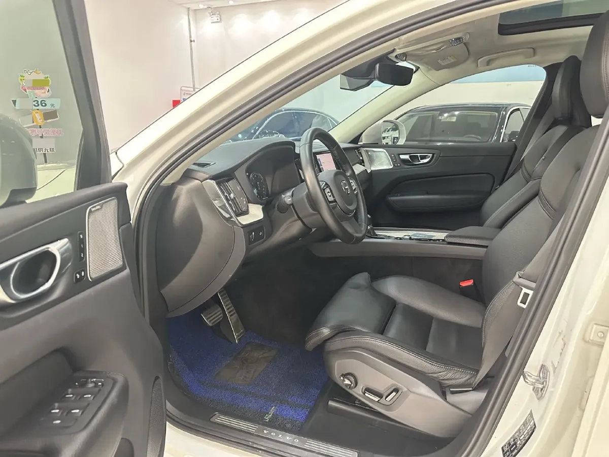 2021 Volvo XC60 2.0T 250HP L4 8AT,autocango,china used car exporter,china ev exporter,chinese used car exporter,chinese used ev exporter