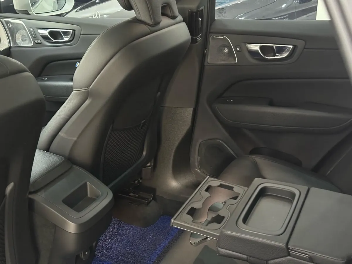 2021 Volvo XC60 2.0T 250HP L4 8AT,autocango,china used car exporter,china ev exporter,chinese used car exporter,chinese used ev exporter