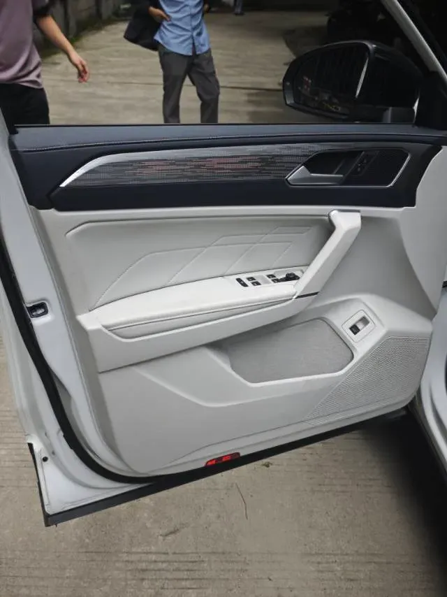 2023 Volkswagen Tayron X 2.0T 186HP L4 7DCT,autocango,china used car exporter,china ev exporter,chinese used car exporter,chinese used ev exporter